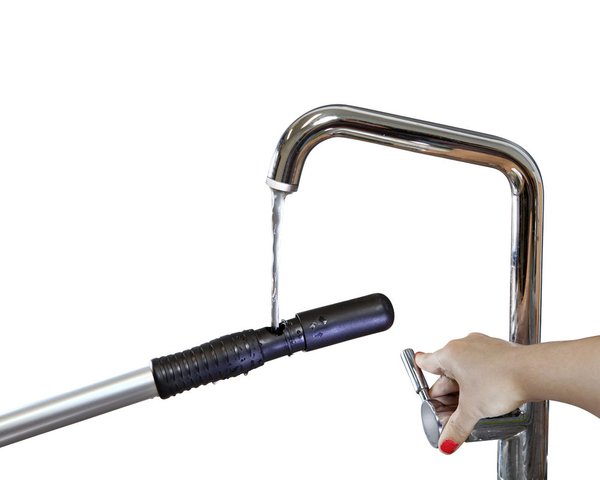 AVET DRiZZ® Easy der Reinigungsstiel mit 500ml Wasserspeicher